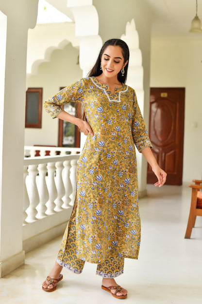 Anam Ethnic Set Women Printed Straight Kurta and Pant set with Dupatta