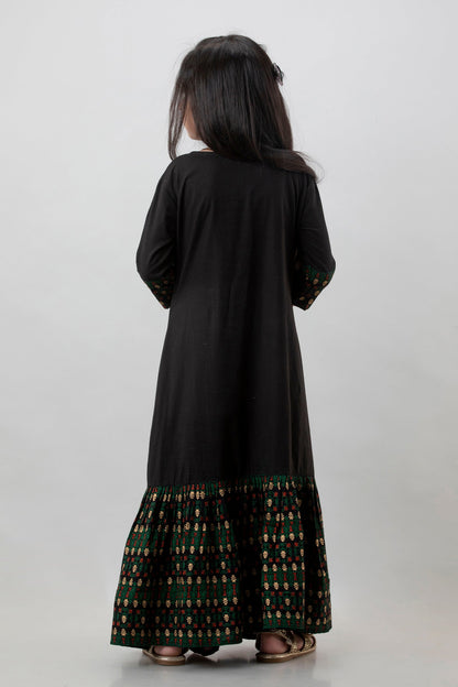 Anam jaipuri Girls Embellished Anarkali Kurta in Black & Maroon