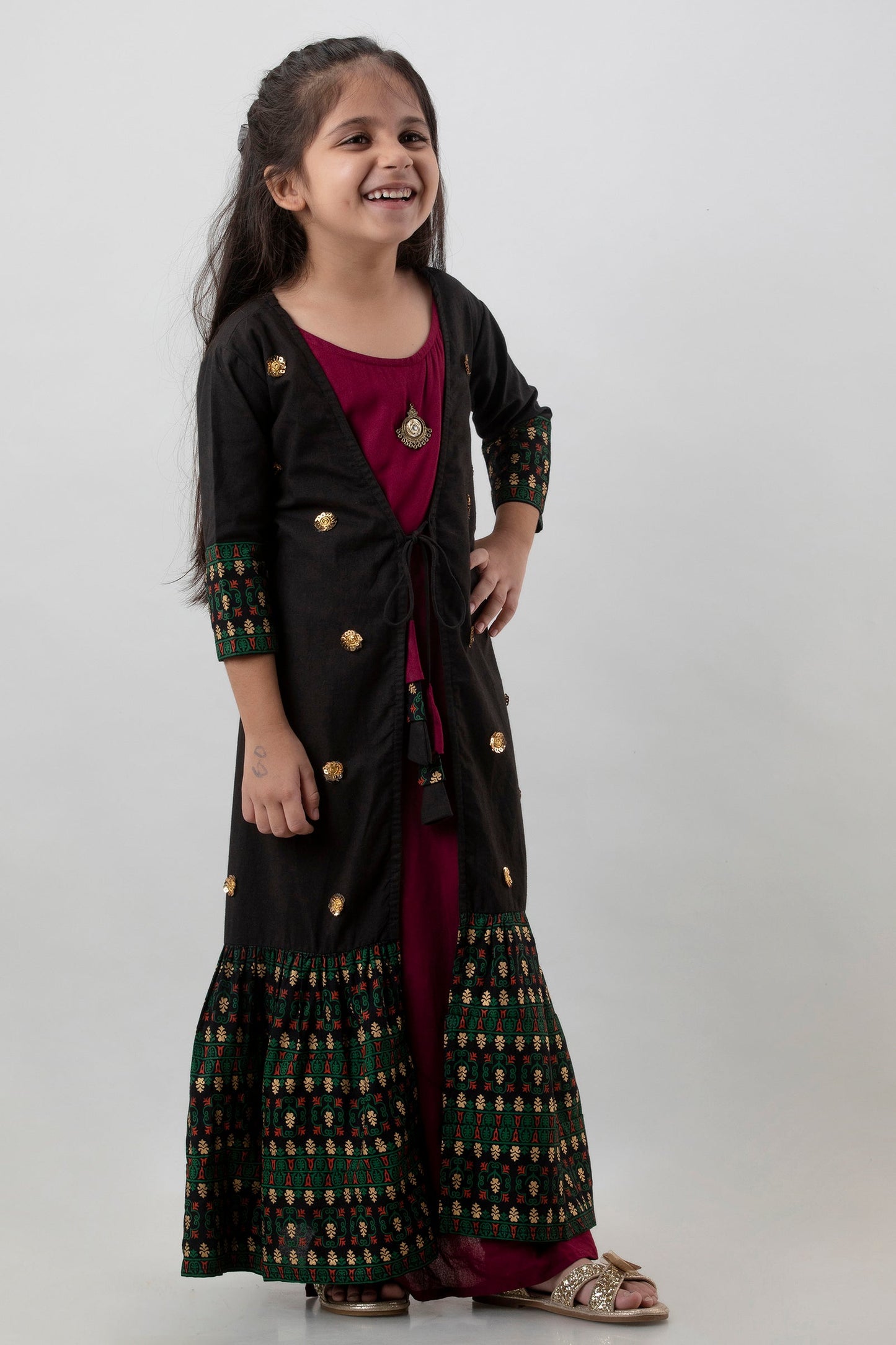 Anam jaipuri Girls Embellished Anarkali Kurta in Black & Maroon