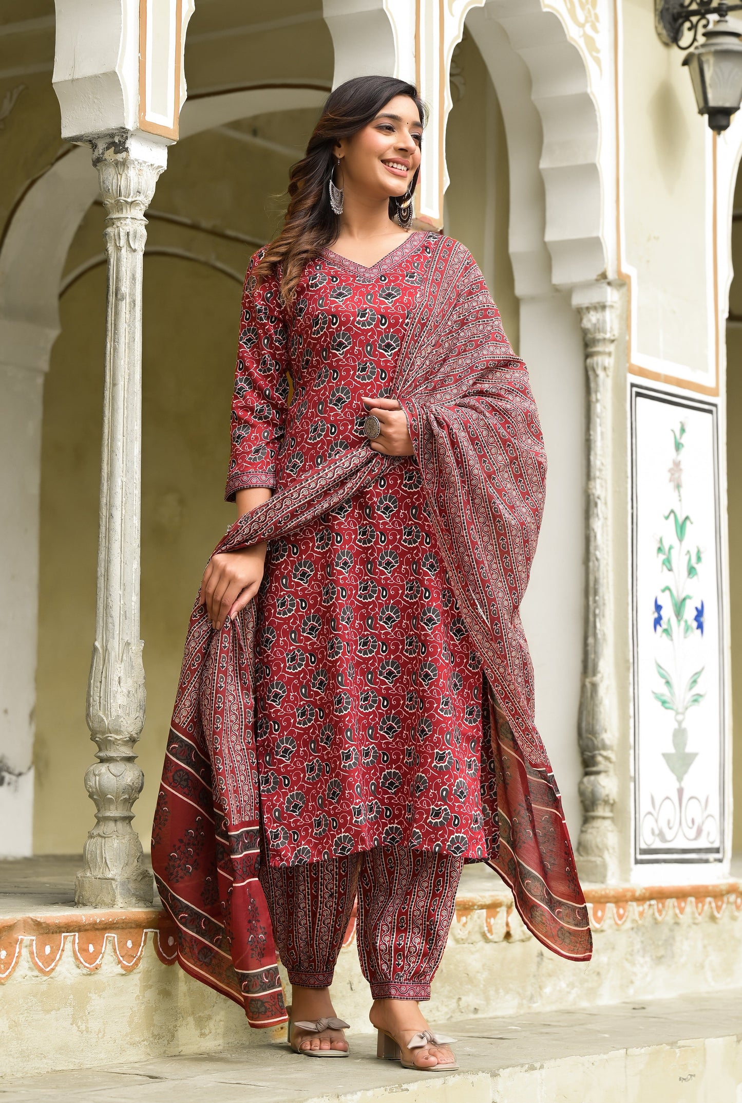 Anam Ethnic Set Women Printed Straight Kurta and Pant set with Dupatta