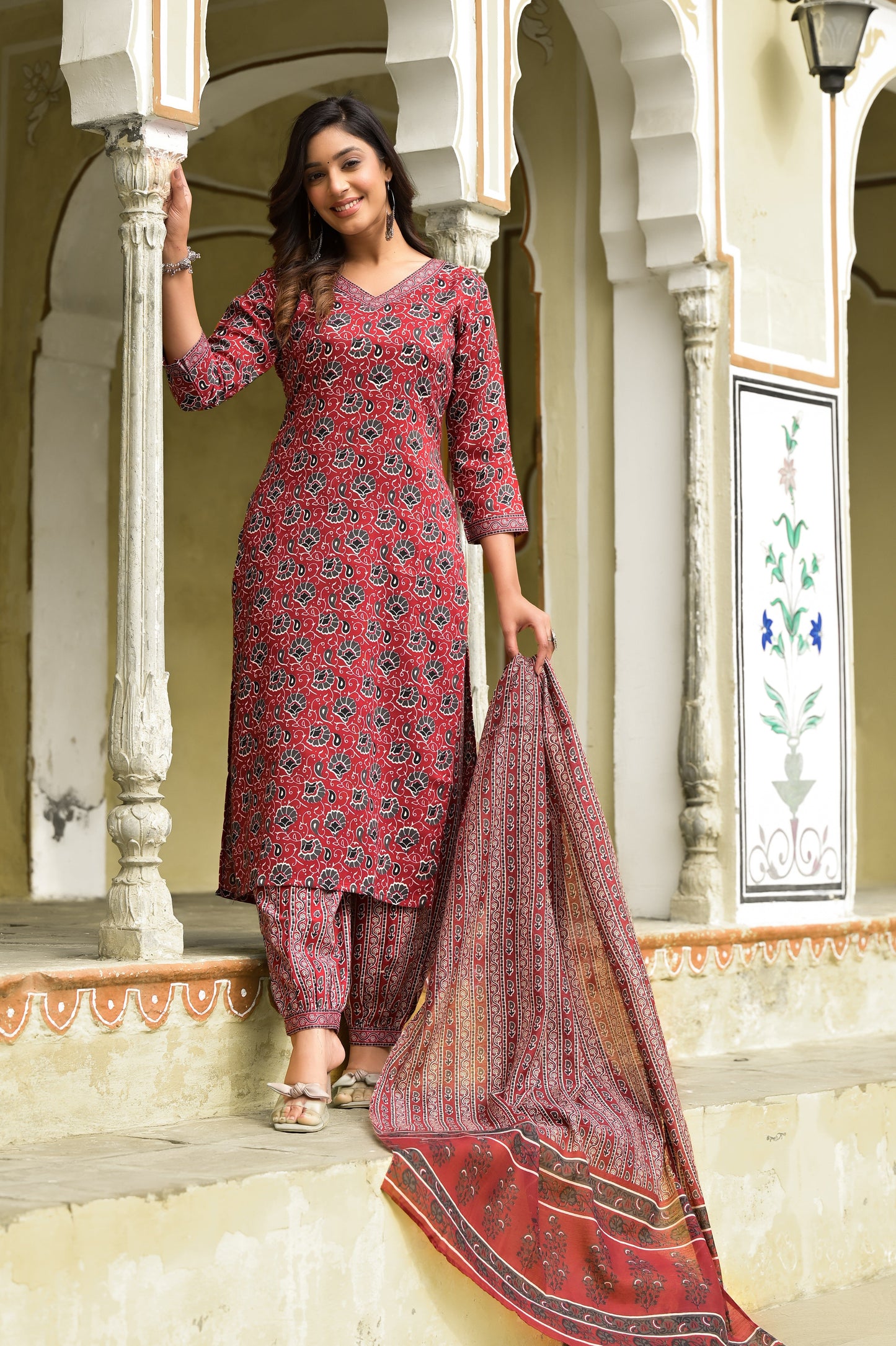 Anam Ethnic Set Women Printed Straight Kurta and Pant set with Dupatta